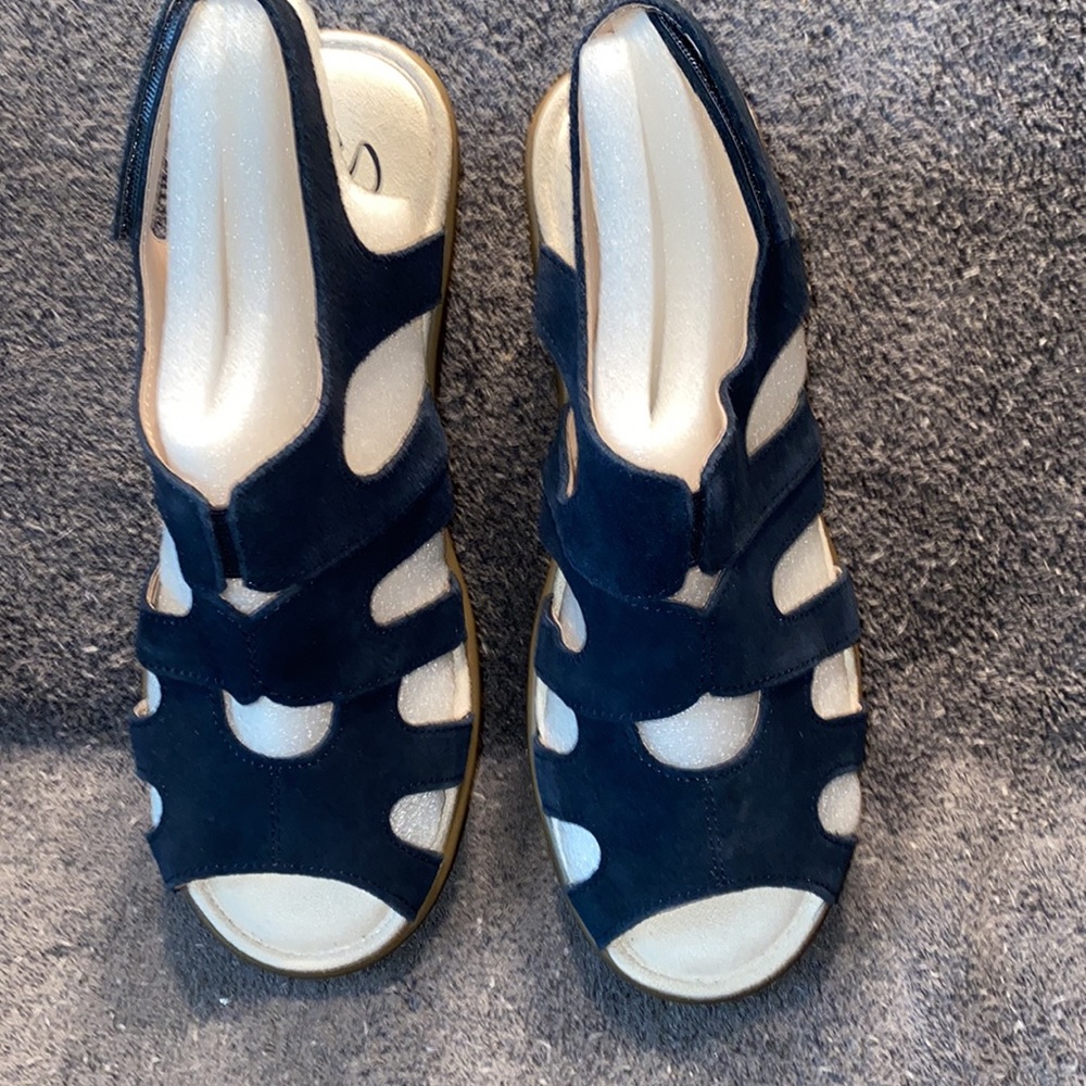 NWOT Ladies Skechers Sandal Never Worn Size 6 W